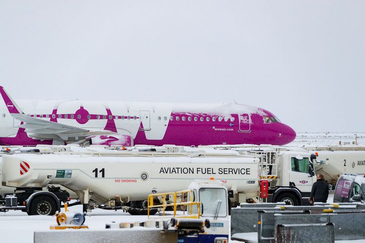 Farþegaþota WOW Air á Keflavíkurflugvelli. 