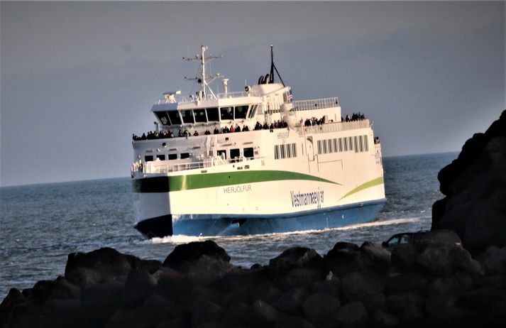 Farþegar sem hafa siglt með nýja Herjólfi eru yfir sig ánægðir með skipið og allt umhverfið og þjónustuna um borð.