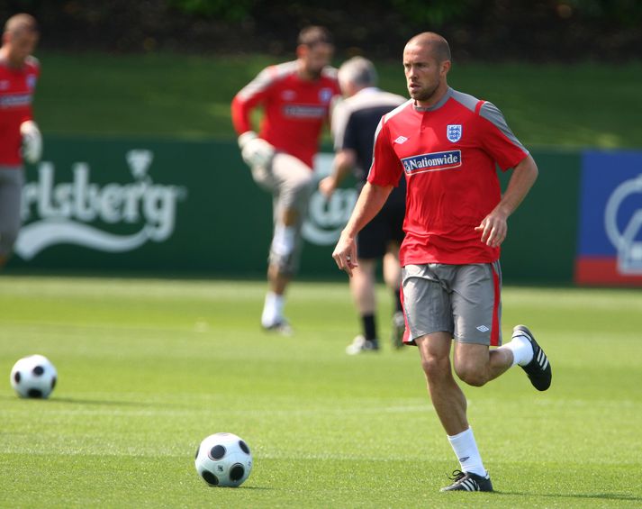 Matthew Upson er í byrjunarliði Englands.