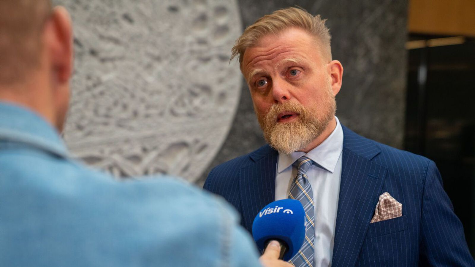 Bein út­sending: Rök­styðja stýri­vaxtaákvörðun sína