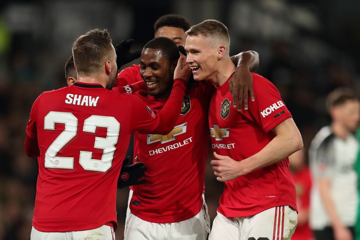 Odion Ighalo fagnar ásamt Luke Shaw og Scott McTominay.