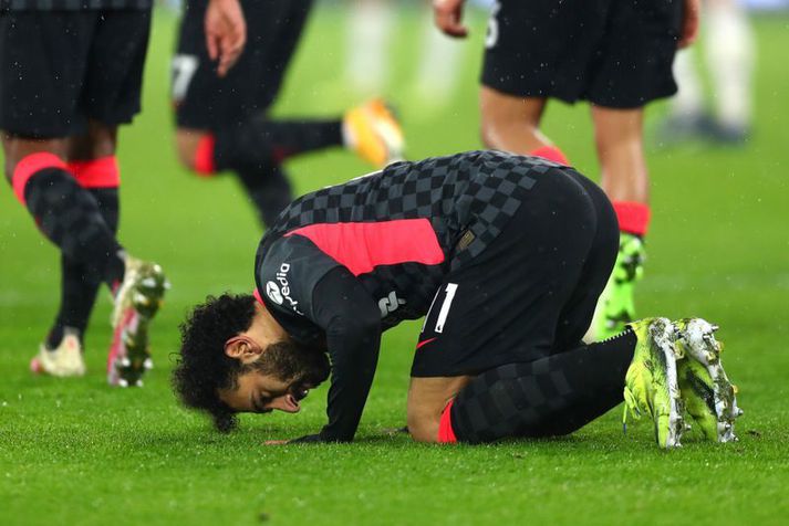 Mohamed Salah kyssir grasið á London leikvanginum þar sem hann kann mjög vel við sig.