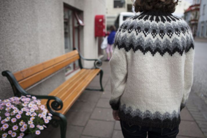 Falleg lopapeysa prjónuð fyrir Handprjónasambandið. 