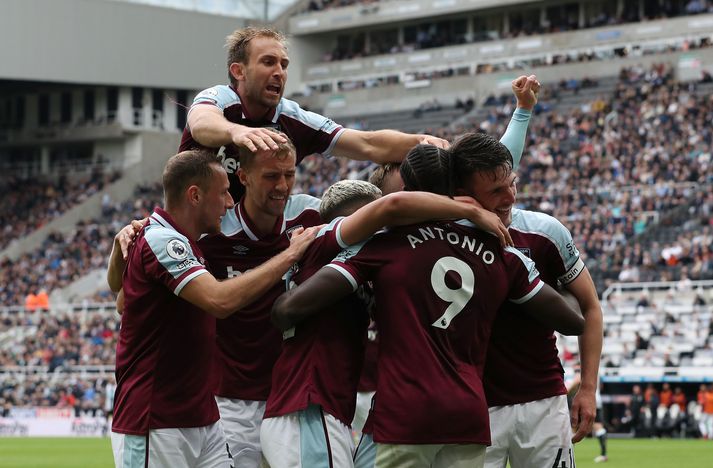 Leikmenn West Ham fagna fjórða marki liðsins gegn Newcastle í dag
