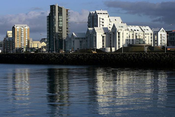 Strandlengjan við Skúlagötu. Skipulagsfræðingur segir varnargarða vitlausu megin við Sæbrautina.