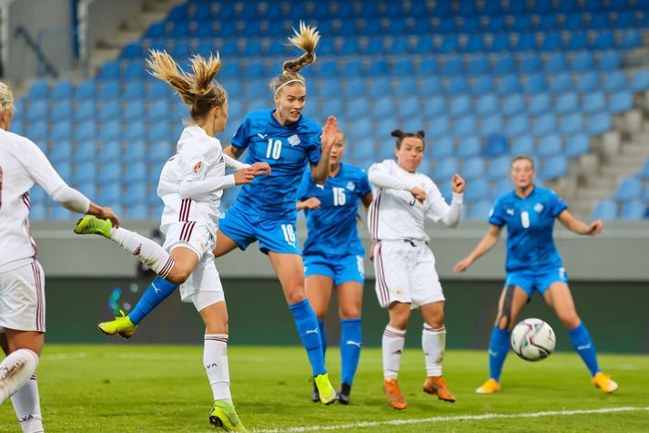 Dagný Brynjarsdóttir þurfti aðeins fyrri hálfleikinn til að skora þrennu.