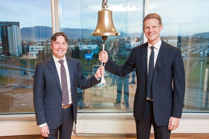 Magnús Harðarson, forstjóri Nasdaq Iceland, og Eldur Ólafsson, forstjóri og stofnandi Amaroq. Amaroq Minerals var skráð á aðalmarkað Nasdaq Iceland í september.