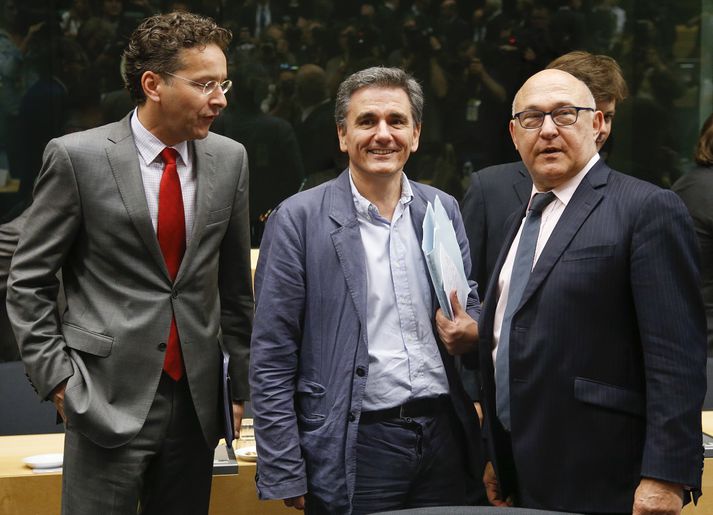 Euclid Tsakalotos, nýr fjármálaráðherra Grikklands, er hér í miðið ásamt fjármálaráðherrum Frakklands og Hollands.