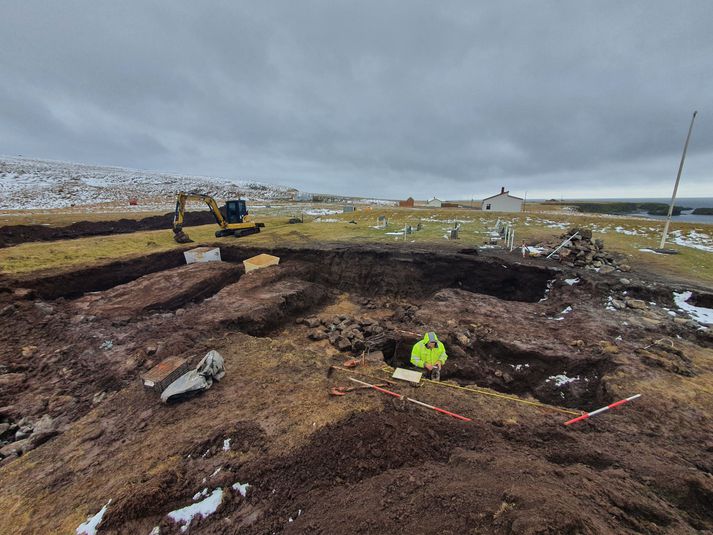 Fornleifafræðingar að störfum í Grímsey.