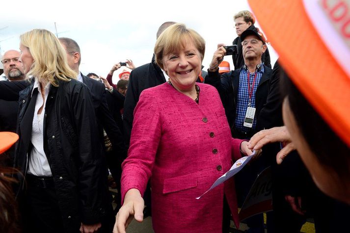 Kristilegir demókratar, flokkur Angelu Merkel, fær 42 prósent atkvæða, mest allra flokka en útlit er fyrir að ríkisstjórnin sé fallin.