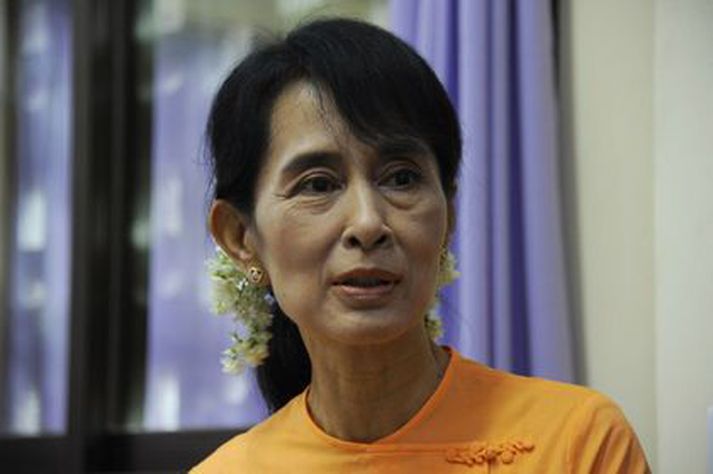 Aung San Suu Kyi er handhafi friðarverðlauna Nóbels.