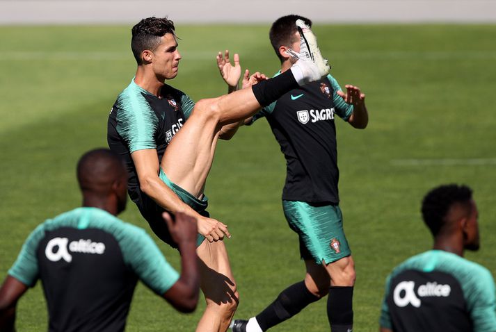 Cristiano Ronaldo á æfingu með portúgalska landsliðinu sem er á heimavelli í úrslitum Þjóðadeildarinnar.