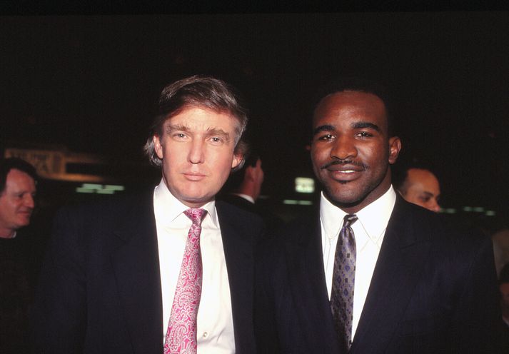 Donald Trump og Evander Holyfield fyrir nokkuð mörgum árum. Þarna var Trump ekki forseti og bæði eyru Holyfields ekki íbitin.