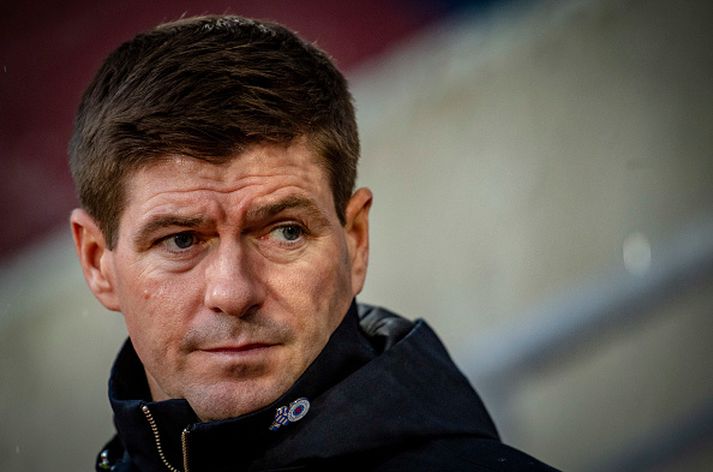 Steven Gerrard var nærri því hættur með Rangers eftir slæmt tap í bikarnum um helgina.