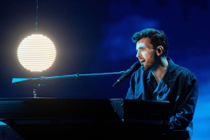 Duncan Laurence með lagið Arcade er talinn líklegur til sigurs í kvöld þrátt fyrir frekar einfalda sviðsetningu en lagið er grípandi.