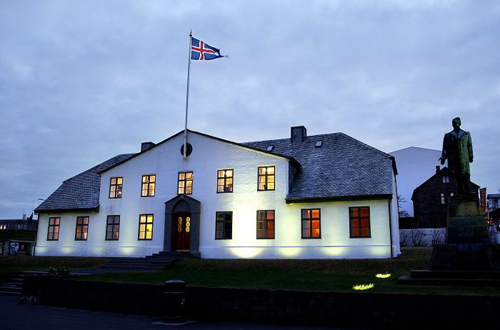 Vinna við endurskoðun stjórnarskrárinnar heldur áfram. 