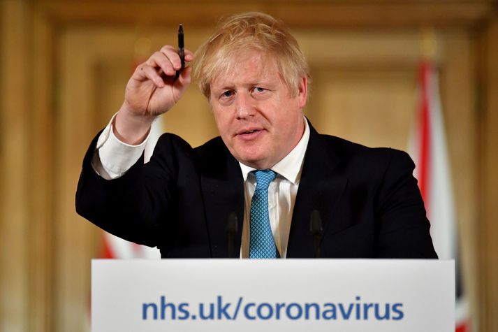 Boris Johnson á blaðamannafundi vegna kórónuveirunnar í dag.