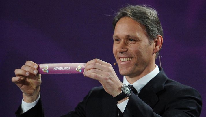 Marco van Basten dró lið Hollands úr hattinum í dag.