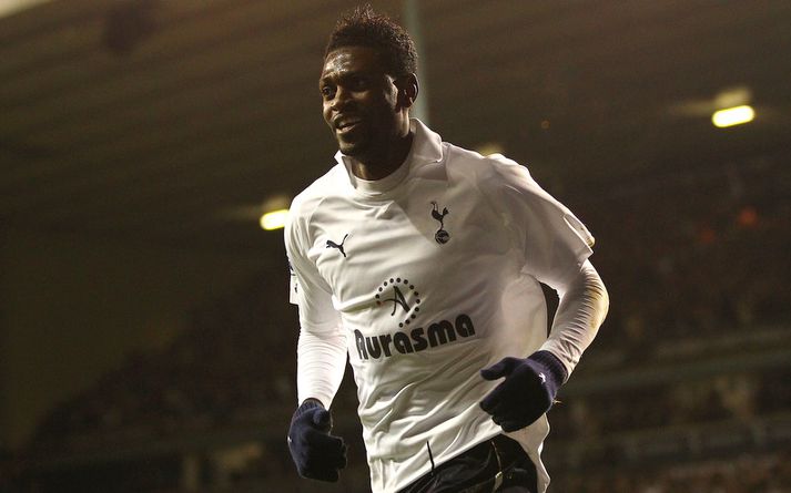 Emmanuel Adebayor fagnar marki sínu í kvöld.
