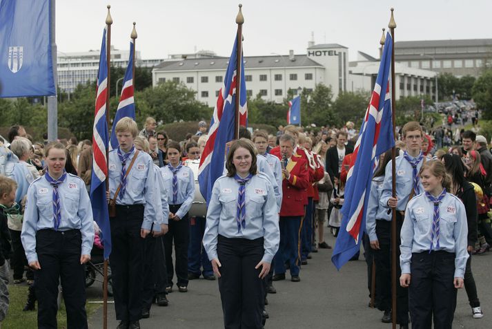 Skátar á leiðinni í Hljómskálagarðinn.