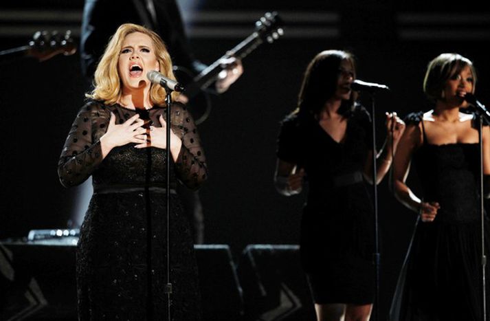 Adele á Grammy-verðlaunahátíðinni.