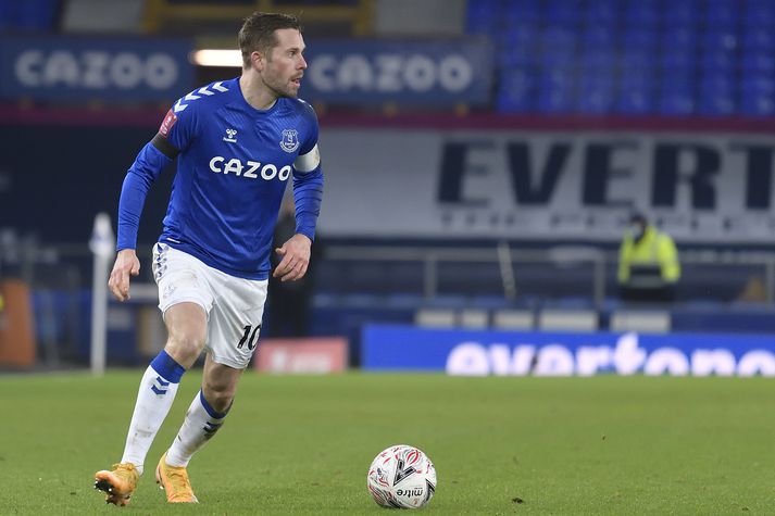 Fyrirliðinn Gylfi er dáður og dýrkaður af fyrrum þjálfurum sínum hjá Reading og talinn leiða með góðu fordæmi hjá Everton.