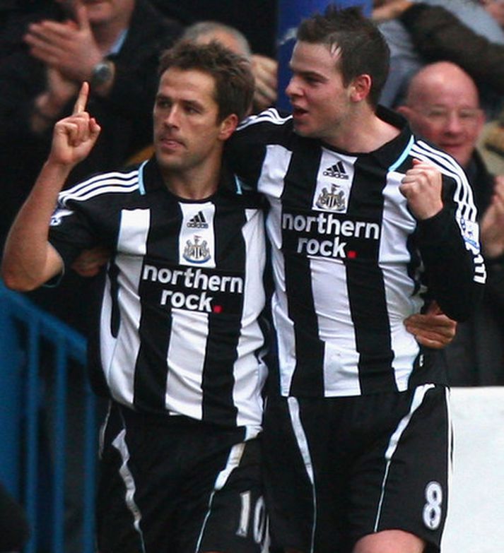 Michael Owen fagnar marki með Newcastle.