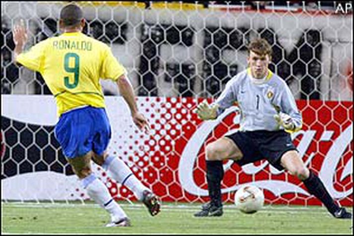 Ronaldo skorar á HM 2002