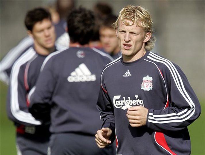 Dirk Kuyt einbeittur á æfingu í morgun.
