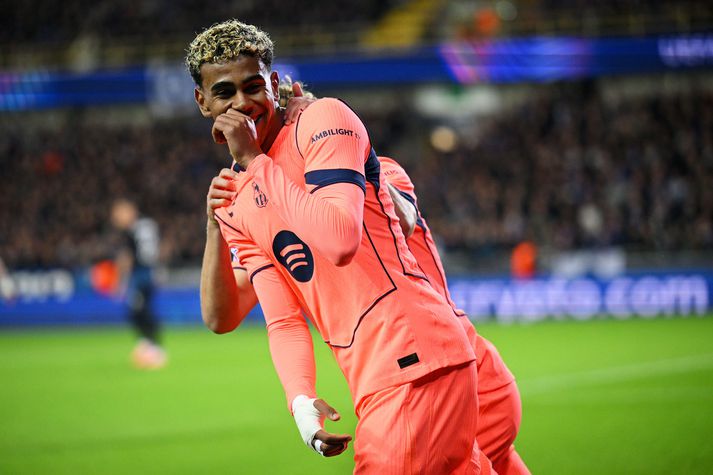 Lamine Yamal fagnar marki sínu fyrir Barcelona á móti Club Brugge í Meistaradeildinni í gær.
