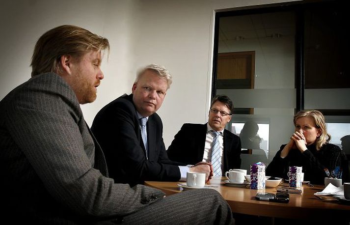 Skuggabankastjórn á rökstólum. Ásgeir Jónsson, Ólafur Ísleifsson, Þórður Friðjónsson og Edda Rós Karlsdóttir bera saman bækur sínar um hvaða stefnu væri skynsamlegast fyrir Seðlabankann að taka í ákvörðun um stýrivexti á morgun, fimmtudag.