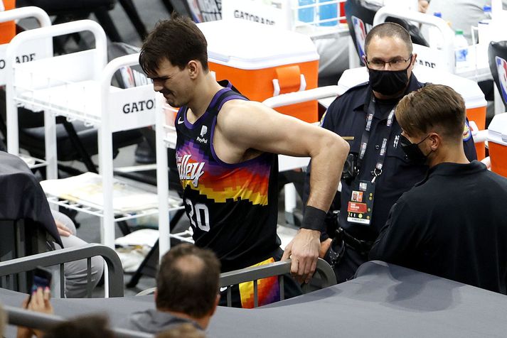 Dario Saric spilar ekki meira með Phoenix Suns liðinu í þessari úrslitakeppni.