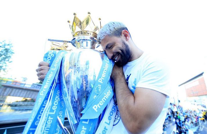 Manchester City Teams Celebration Parade MANCHESTER, ENGLAND - MAY 20: Sergio Aguero of Manchester City celebrates with the Premier League trophy during the Manchester City Teams Celebration Parade on May 20, 2019 in Manchester, England. (Photo by Victoria Haydn/Manchester City FC via Getty Images)