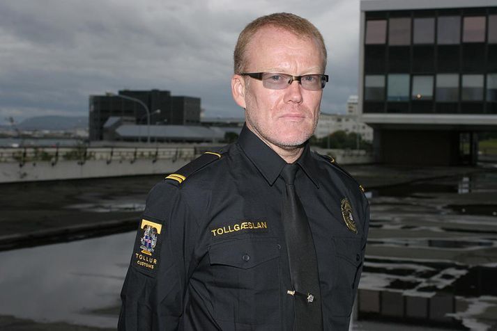 Flottur! Jón Gísli Ragnarsson tollvörður í nýja búningnum.