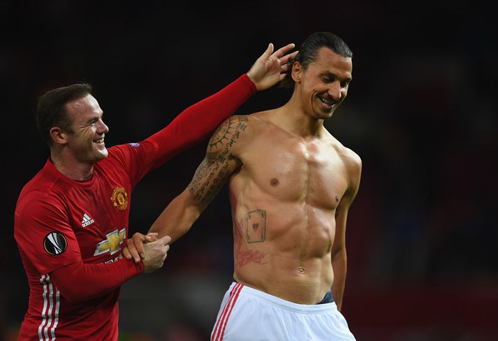 Zlatan léttur með Rooney.