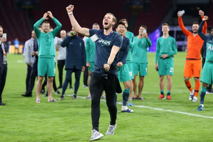 Harry Kane fagnar sigri Tottenham í gær og var ekkert mikið að hlífa ökklanum.