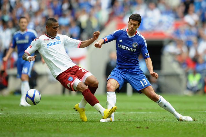 Boateng brýtur hér á Ballack.