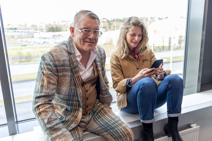 Jón ásamt Heiðu Kristínu Helgadóttur fyrir kappræður forsetaefnanna á Stöð 2.