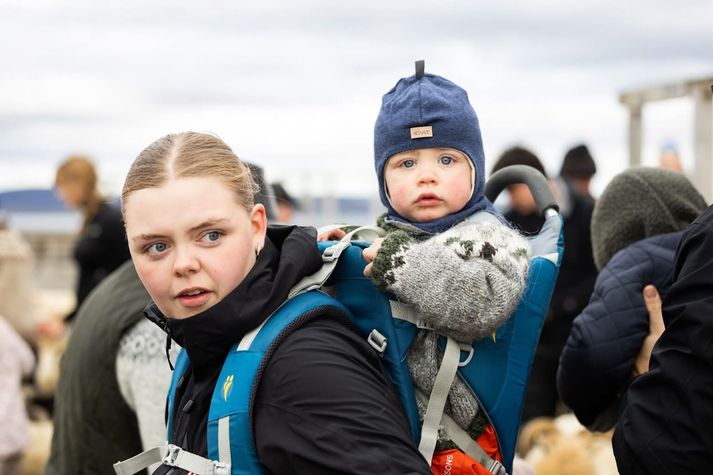 María Mist bendir á að þegar foreldrar hafa aðeins tólf daga á ári til að vera heima með veikt barn, skapast hvati til að senda börn veik í leikskóla.
