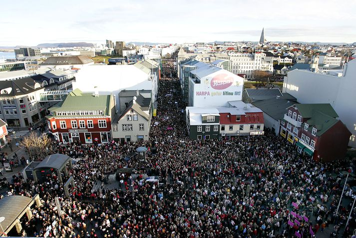 Fróðlegt verður að sjá hve margir ætli að glápa á leikina í miðbænum á laugardaginn eins og þekkist víða erlendis.