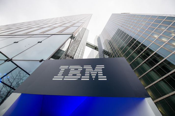 Tekjur IBM drógust saman sextánda ársfjórðunginn í röð.