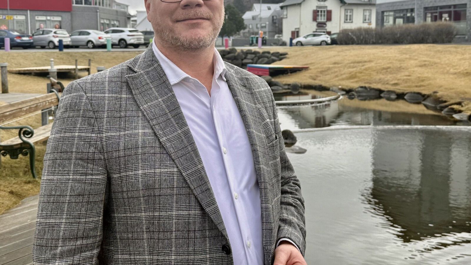 Vilja ræða um varnar­garða en byggja meira á hraunum