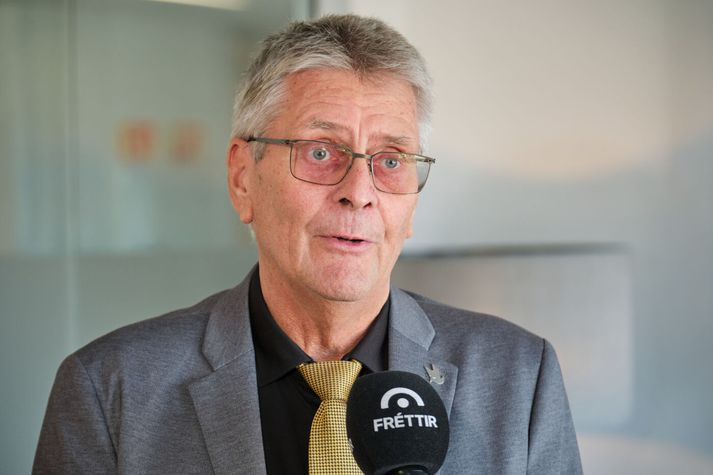 Guðmundur Ingi Kristinsson mennta-og barnamálaráðherra segist til í umræðuna. 