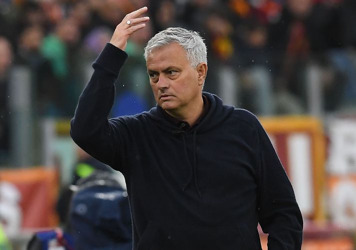 José Mourinho og strákarnir hans í Roma fögnuðu sigri á Sampdoria í gær.