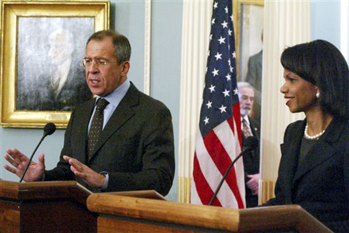 Sergei Lavrov, utanríkisráðherra Rússlands, og Condoleezza Rice, utanríkisráðherra Bandaríkjanna, á blaðamannafundi eftir viðræður þeirra í Washington í gær.