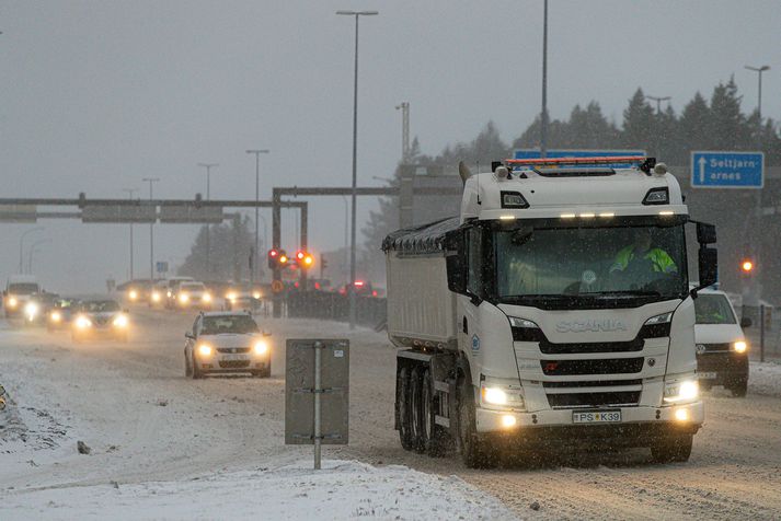 Rifrildið virðist hafa átt sér stað í umferðinni. Myndin tengist fréttinni ekki beint.