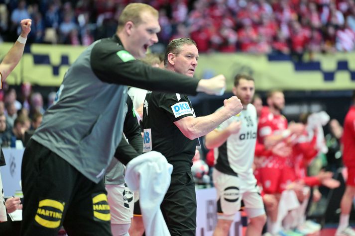 Alfreð Gíslason fagnar einu marka sinna manna í undanúrslitaleiknum í dag.