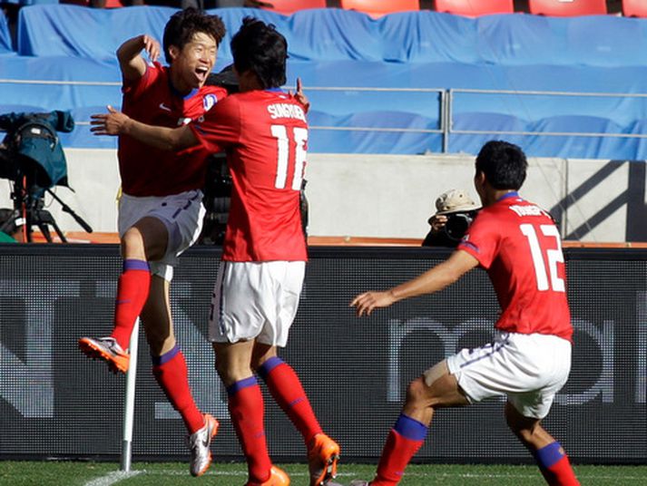 Park Ji-Sung fagnar marki sínu.