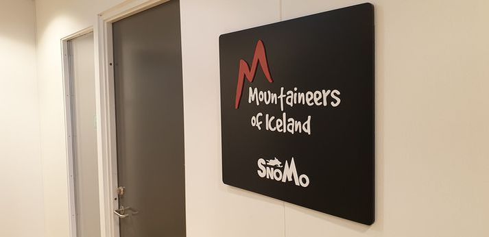 Sextán starfsmenn starfa nú hjá Mountaineers of Iceland samanborið við fjörutíu þegar mest var. Eigandi fyrirtækisins segir engin verkefni vera eftir fyrir starfsmenn.