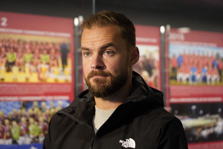Hólmar Örn kemst aftur á völlinn eftir bann í kvöld.